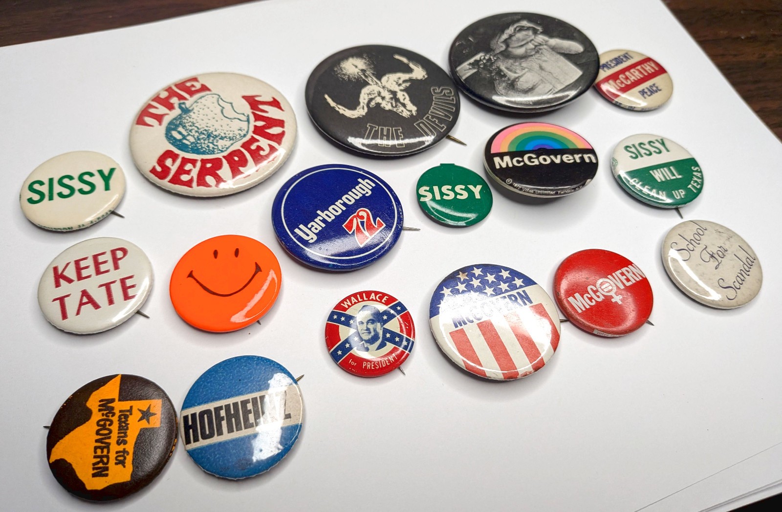 Lot of 17 rare vintage early 1970\'s Texas Badges and Buttons