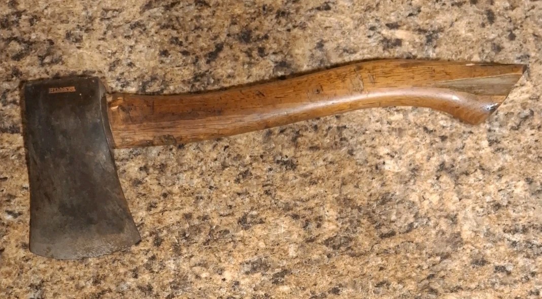 VINTAGE HIBBARD HACHET, IN VERY GOOD CONDITION 