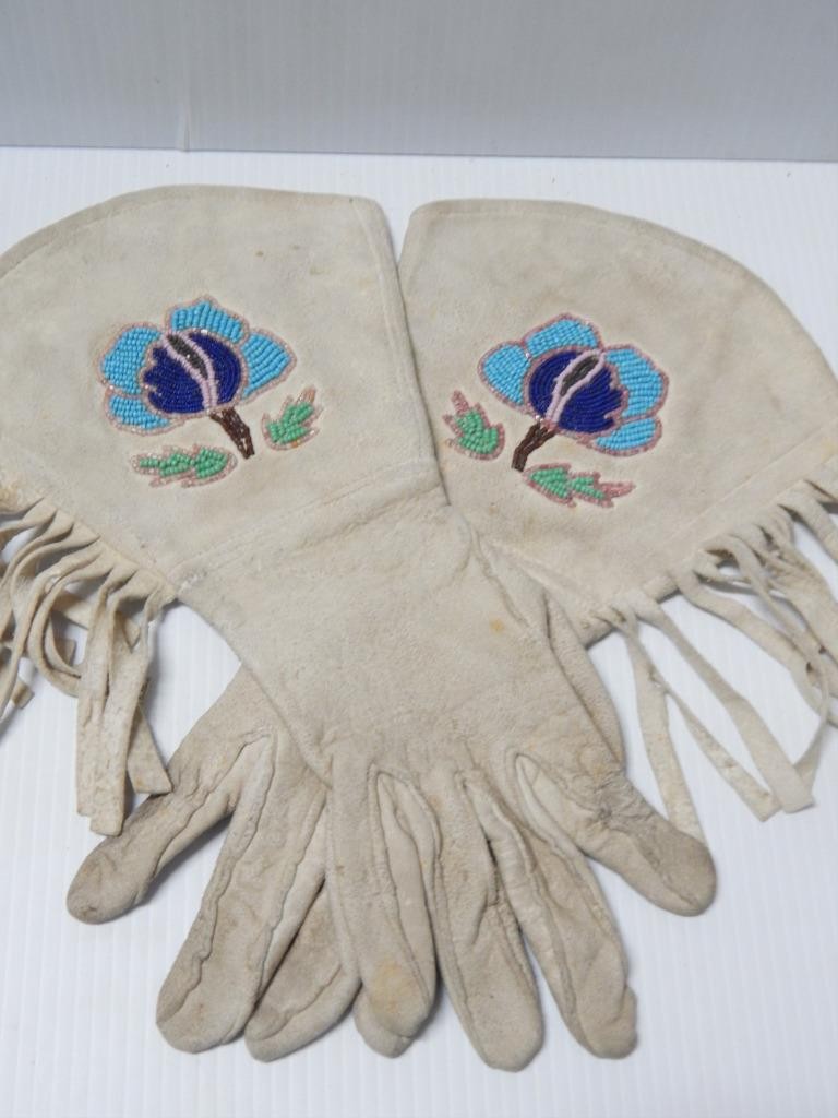 VINTAGE KOOTENAI MONTANA PLATEAU INDIAN LADIES BEADED GAUNTLETS - NICE FIND 