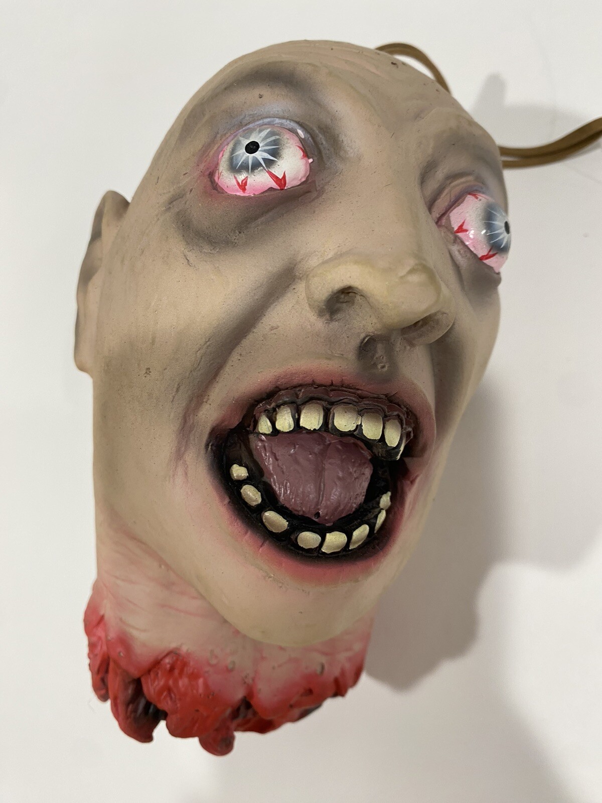 HALLOWEEN NIGHTVIEW SEASONS LATEX SHRUNKEN HEAD PROP HANGING Living Dead