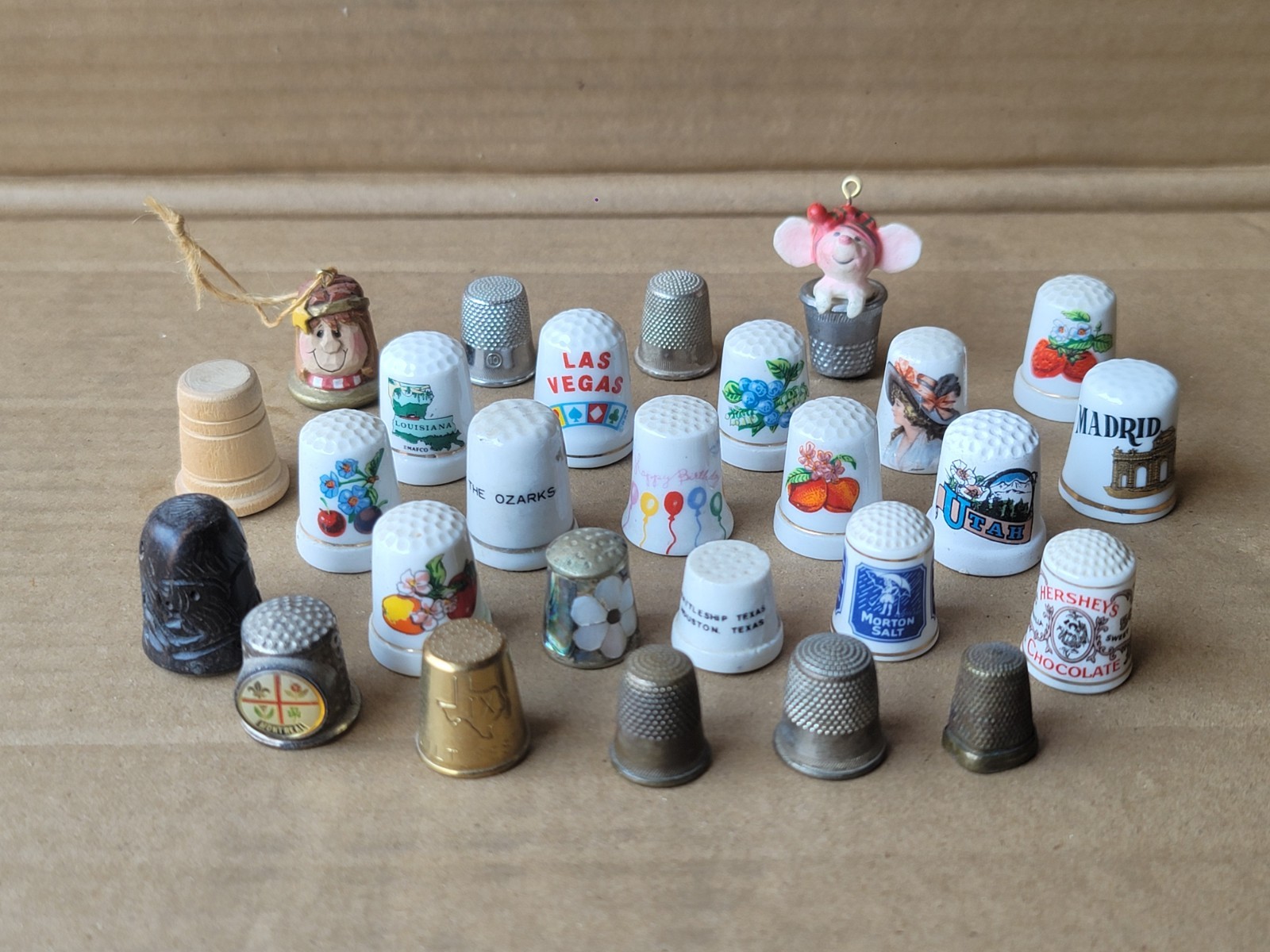 26 Collectible Thimbles Lot Pewter Silver Ceramic Floral Porcelain States 26 Collectible Thimbles Lot Pewter Silver Ceramic Floral Porcelain States