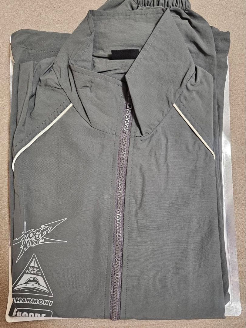 MOST WANTED p1harmony wind breaker not worn, Trading cards are not included