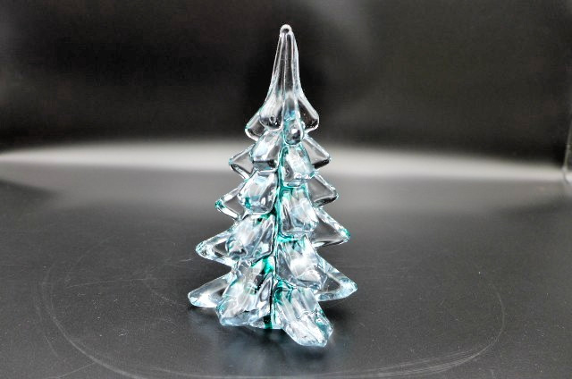 Vintage Enesco Art Glass Christmas Tree Green Ribbons 6.5\