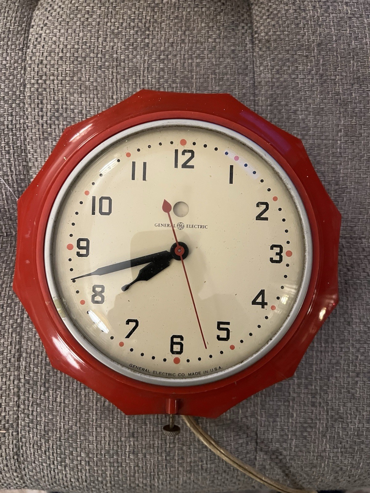 Vintage 1940s 50s GE General Electric Bottle Cap Wall Clock