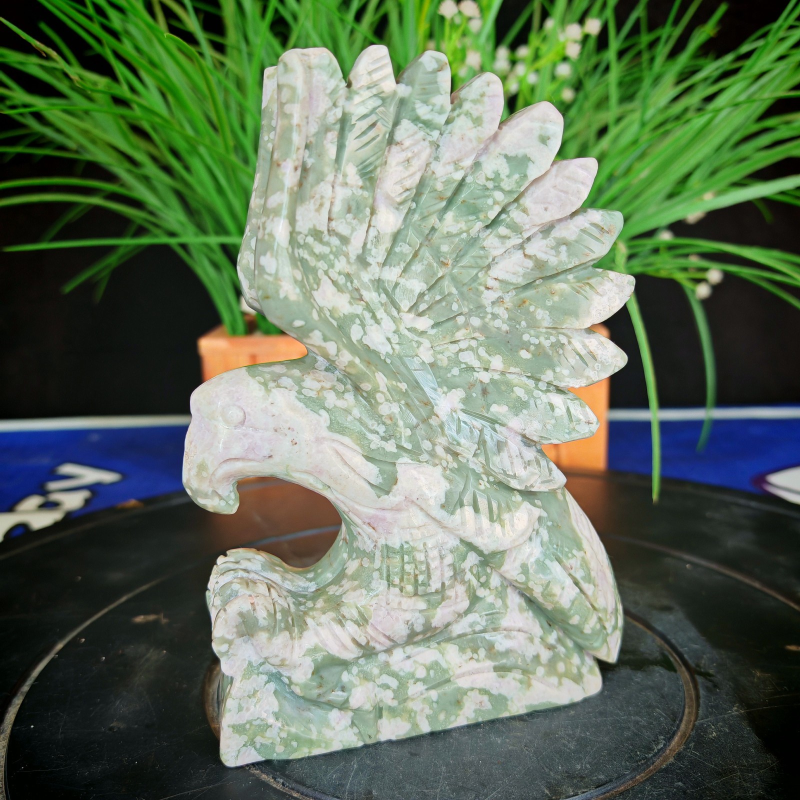 2.2LB Top natural crystal hand carved therapeutic artwork 1000g