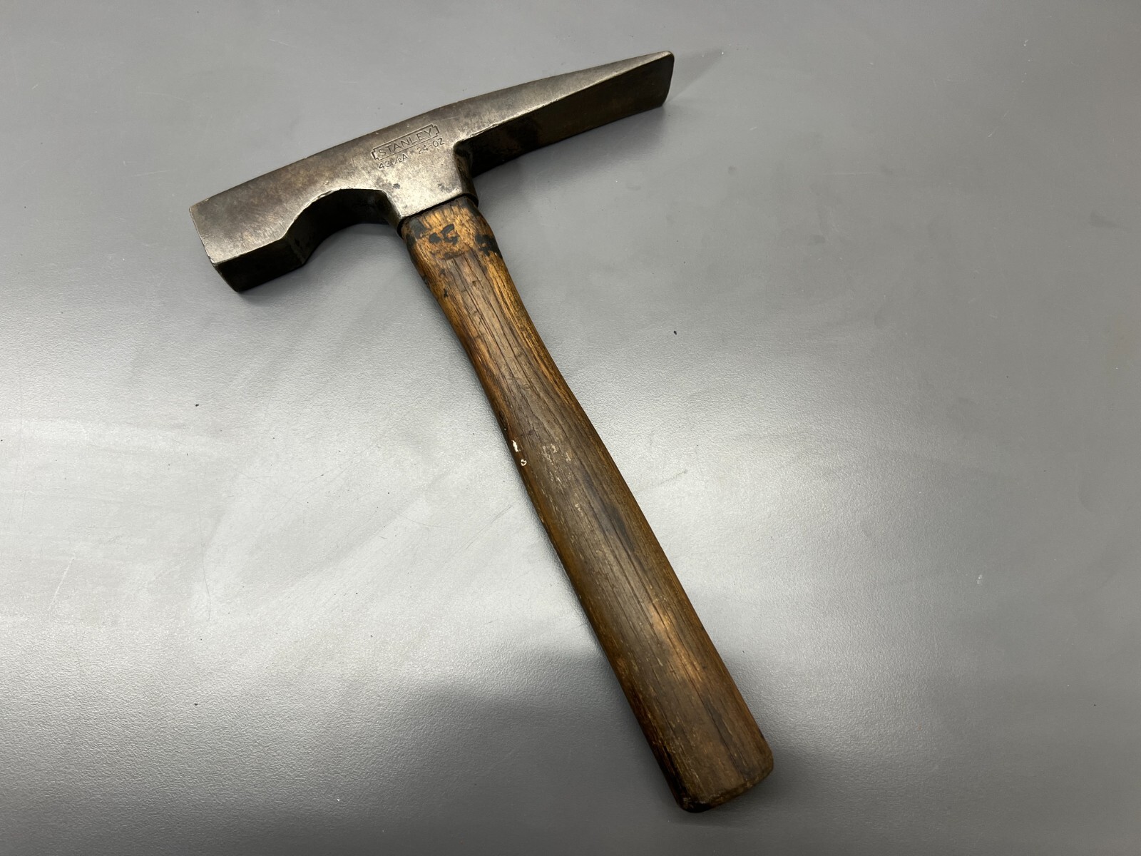 (H1) VINTAGE STANLEY 24 Oz. MASONRY HAMMER NO. 43-1/2A ORIG HANDLE - VGC - USA