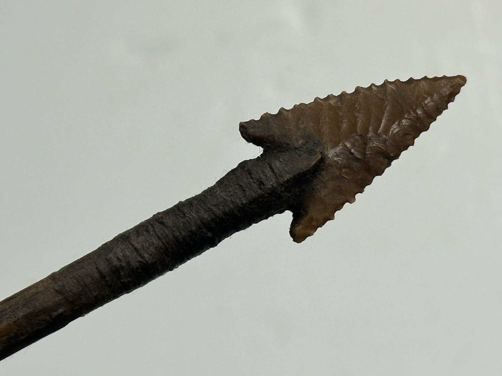 OUTSTANDING ORIGINAL HISTORIC PLAINS INDIAN ARROW SPEAR POINT ARROWHEAD