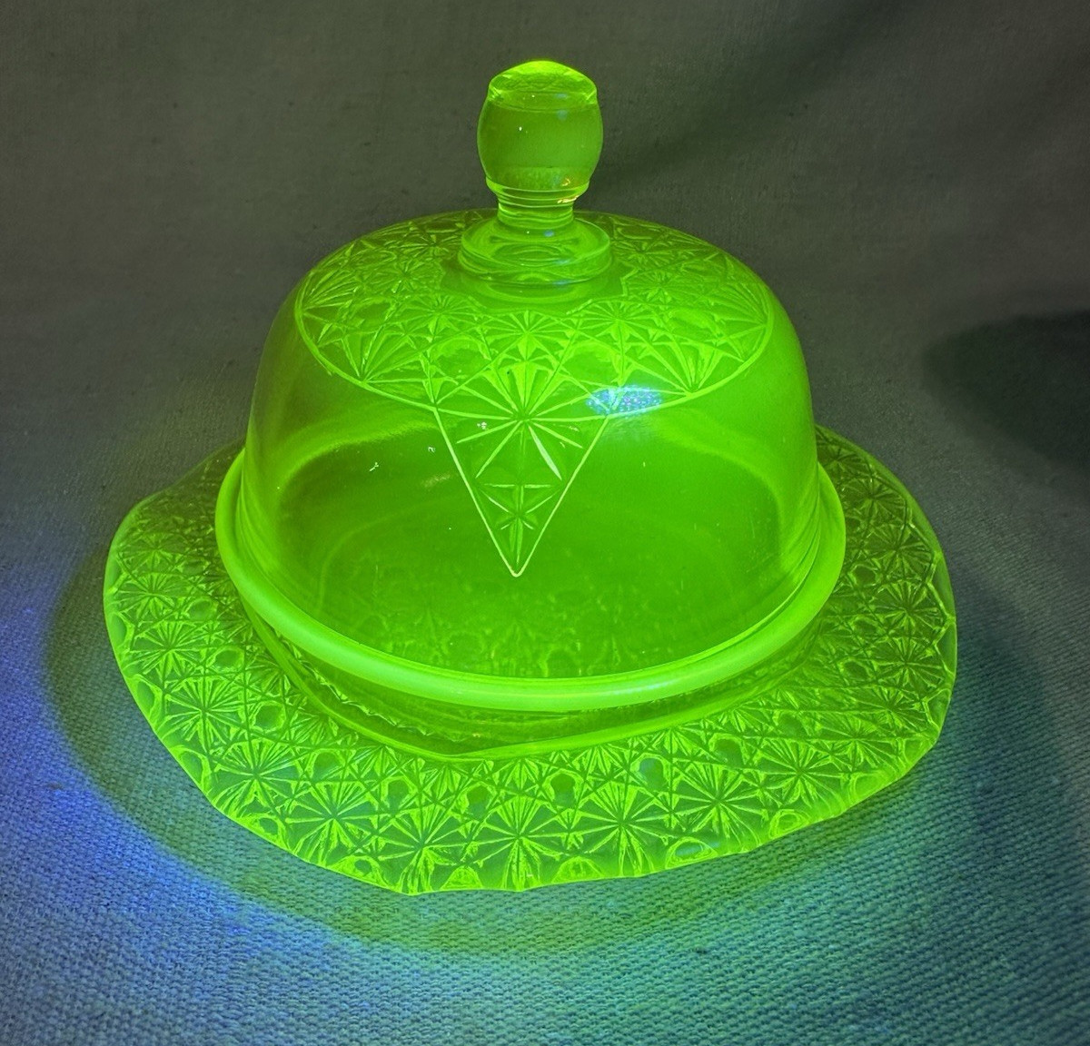 Mosser Uranium Queen Daisy & Button Vaseline Canary Glass Butter Dish (Glows)