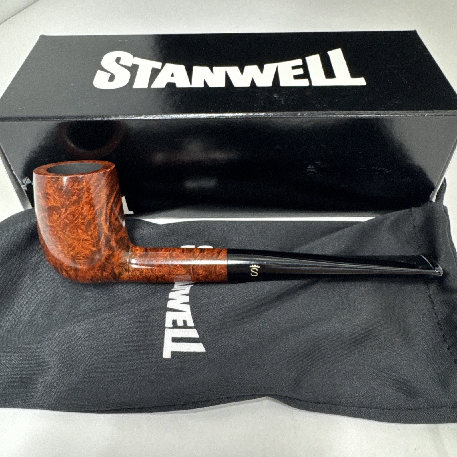 Stanwell Royal Guard Briar Tobacco Pipe Style 107 - Smooth Finish - New