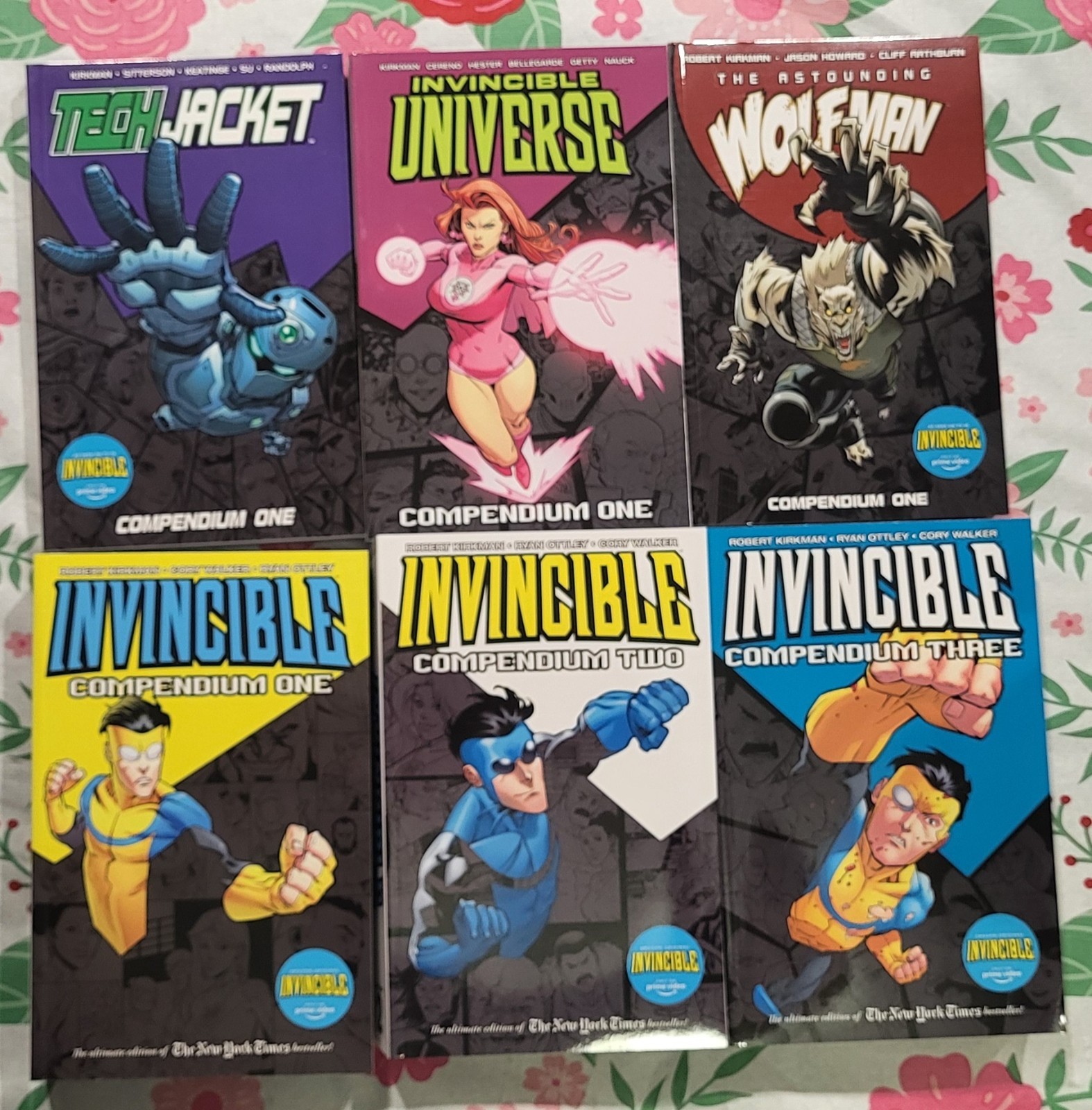 Invincible Universe Tech Jacket Astounding Wolf-Man Compendium 1 2 3 Set Variant
