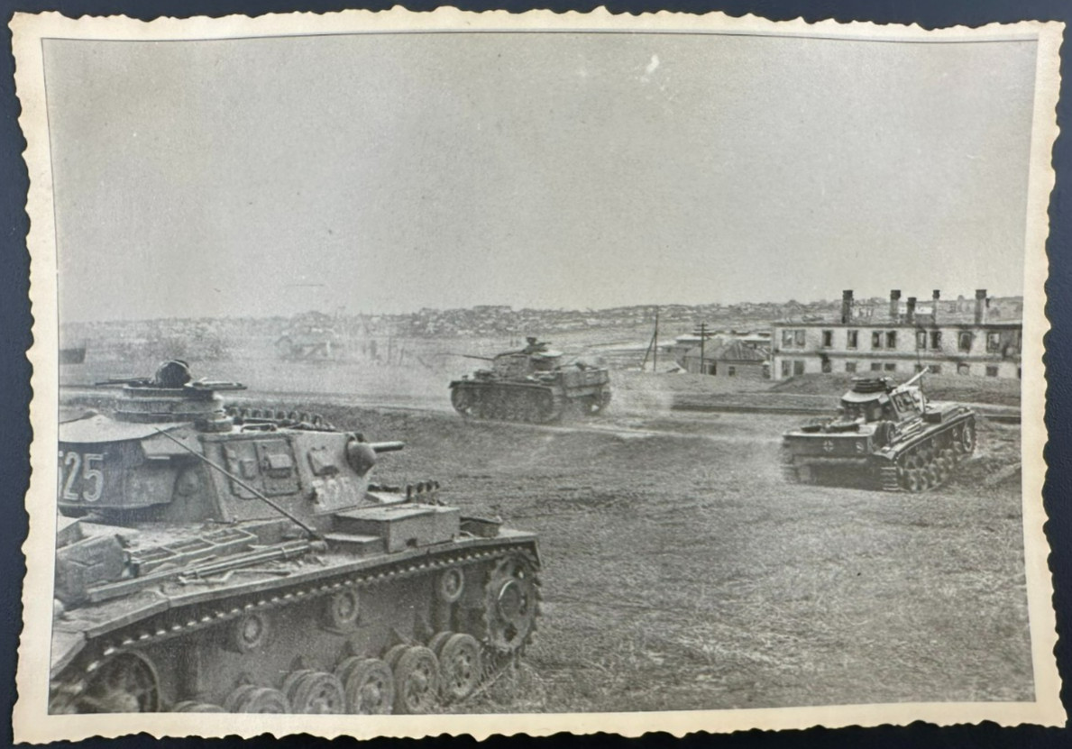 CONVOY OF WEHRMACHT PANZER III TANKS ON THE MOVE