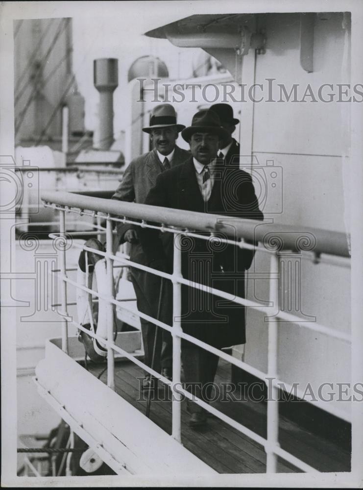 1928 Press Photo King Amanullah of Arghanistan Disembarks Submarine, Southampton