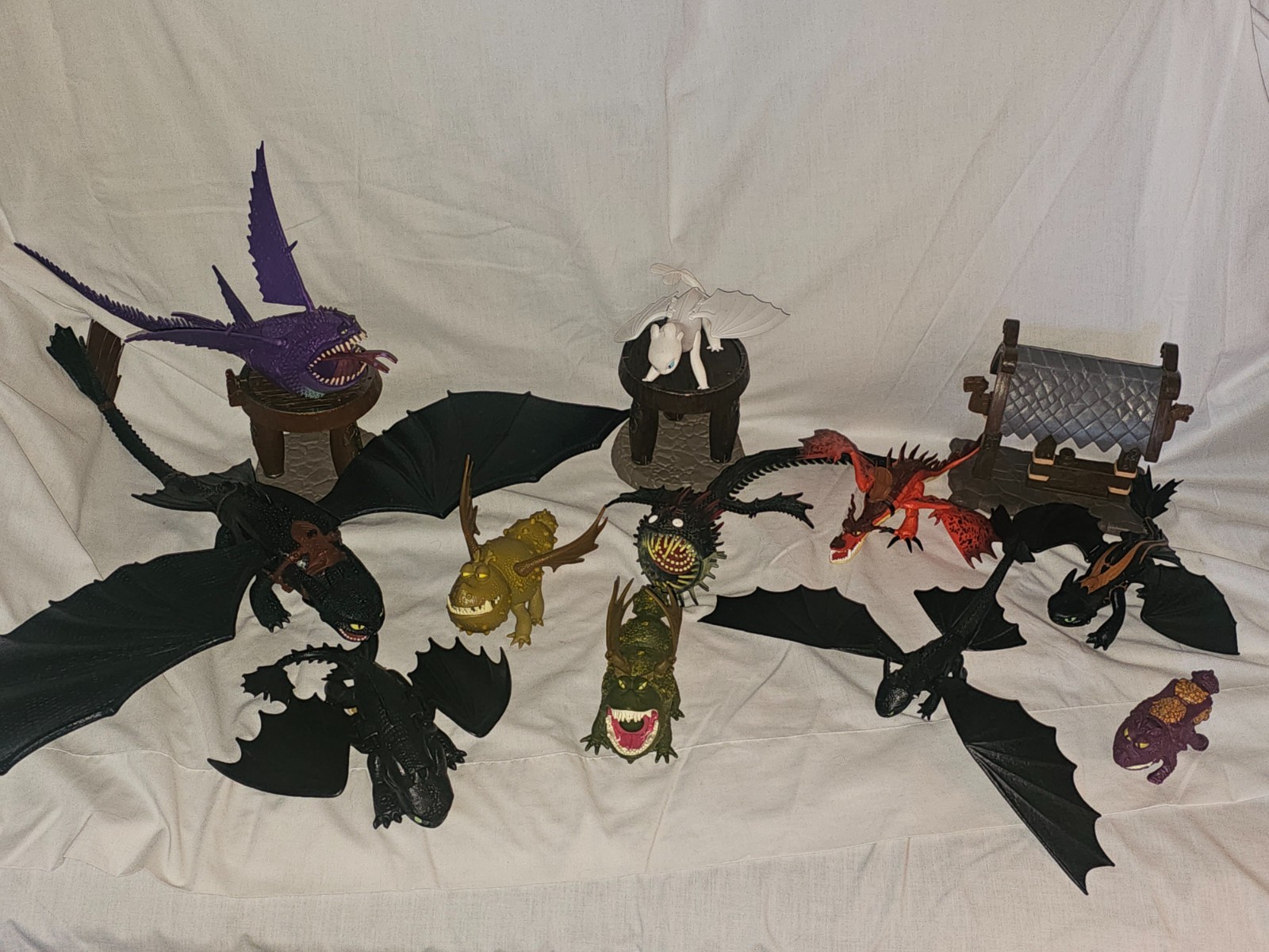 LOT How To Train Your Dragon ACTION Figures LIGHT FURY 26\ LOT How To Train Your Dragon ACTION Figures LIGHT FURY 26\