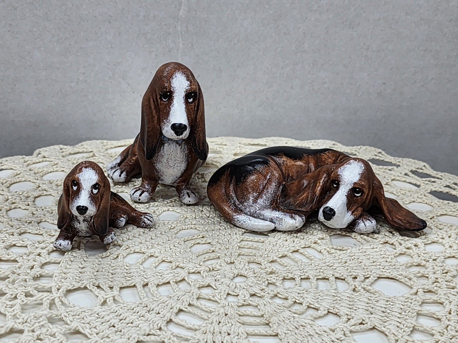Vintage Small Ceramic Basset Hound Family Figurines 3 Piece Hand Painted 