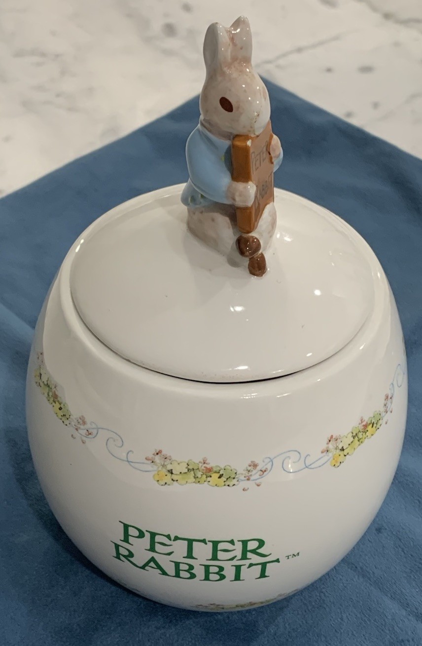Vintage Peter Rabbit Beatrix Potter Egg Shaped Candy Jar Teleflora 2003 Vintage Peter Rabbit Beatrix Potter Egg Shaped Candy Jar Teleflora 2003