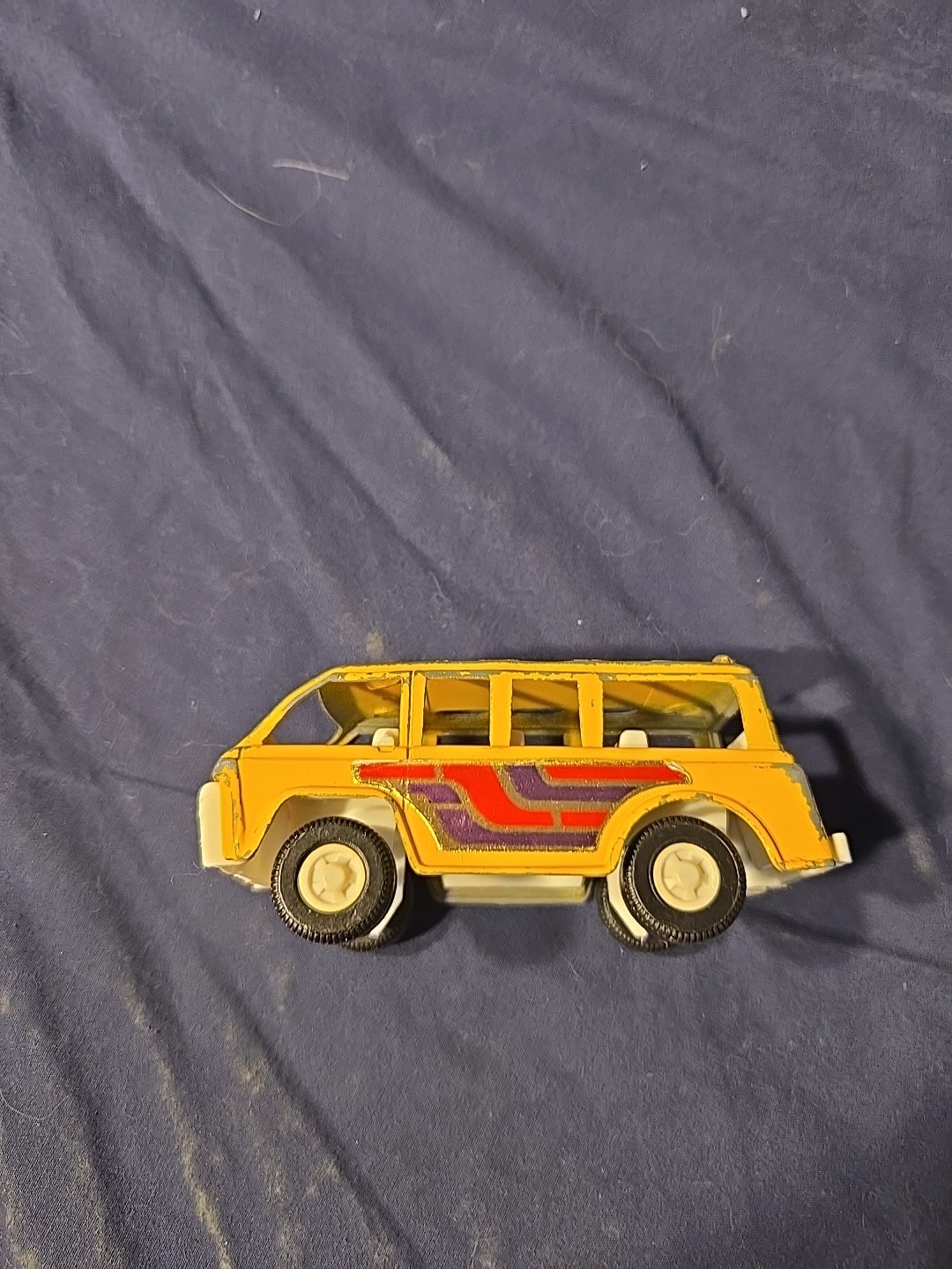 Vintage - TOOTSIE TOY - BUZY BEE BUS - 1970 Yellow Passenger Van Diecast