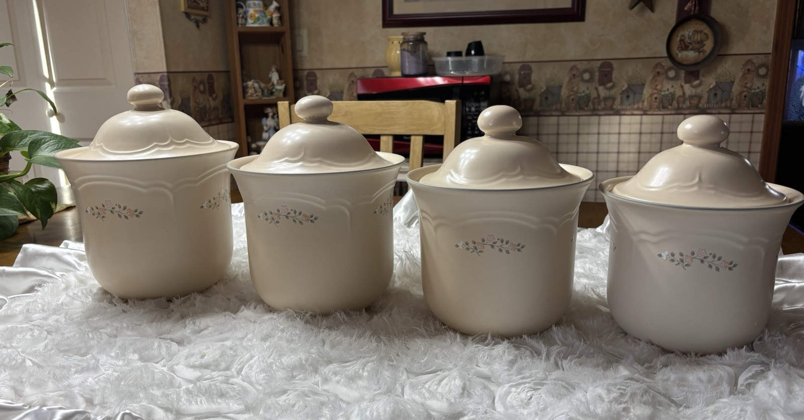 Vintage 1980 Pfaltzgraff Remembrance. 4 Ceramic Canisters.  Excellent Condition.