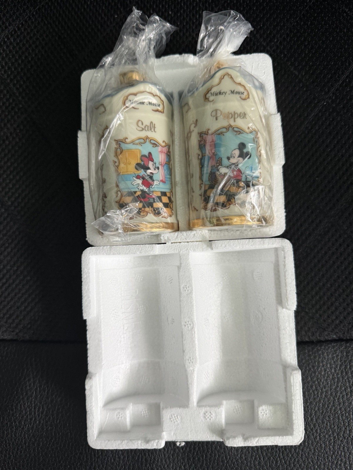 1997 Lenox Mickey & Minnie Animated Classics Salt & Pepper Shakers- Porcelain 1997 Lenox Mickey & Minnie Animated Classics Salt & Pepper Shakers- Porcelain