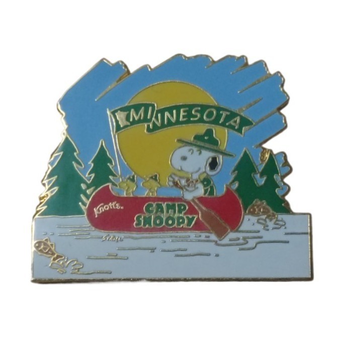Peanuts Knott's Berry Farm Camp Snoopy Minnesota Mall of America Souvenir Pin