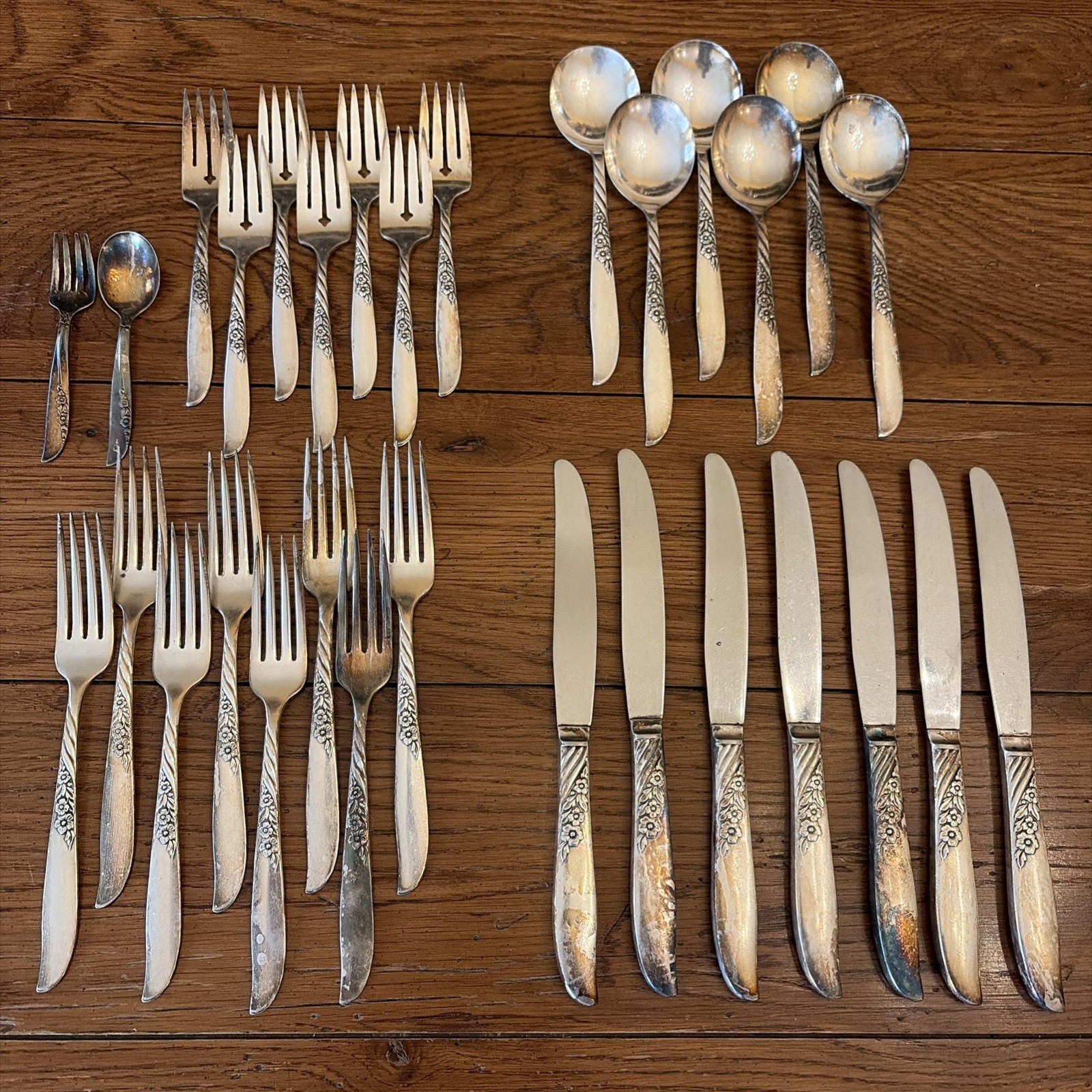 Wm. A. Rogers Silver Overlaid Oneida LTD. Wildwood Flatware Lot Of 30 Pieces