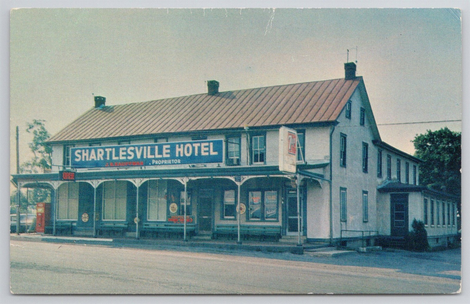 Shartlesville Hotel 7Up Sign Coke Machine PA C1940s Postcard AJ17