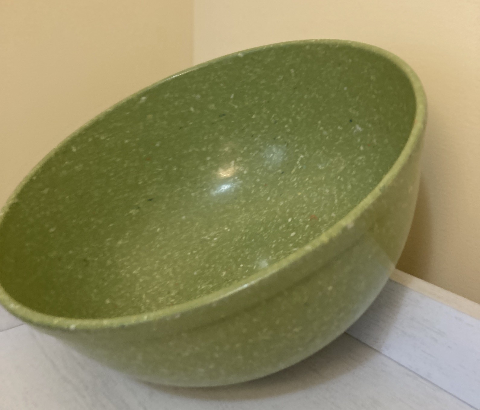 Miramar of California Mixing BOWL  9 Green/Confetti  MCM Kitchen