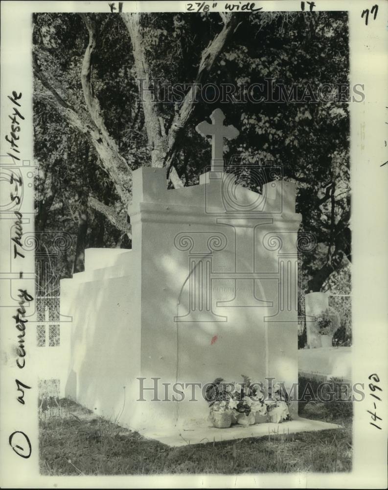 1977 Press Photo The tomb of the son of \