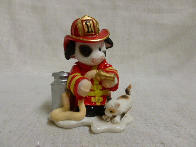 Mary\'s Moo Moos Prepared For Every Emoogency Fireman Figurine 461350 Brand New