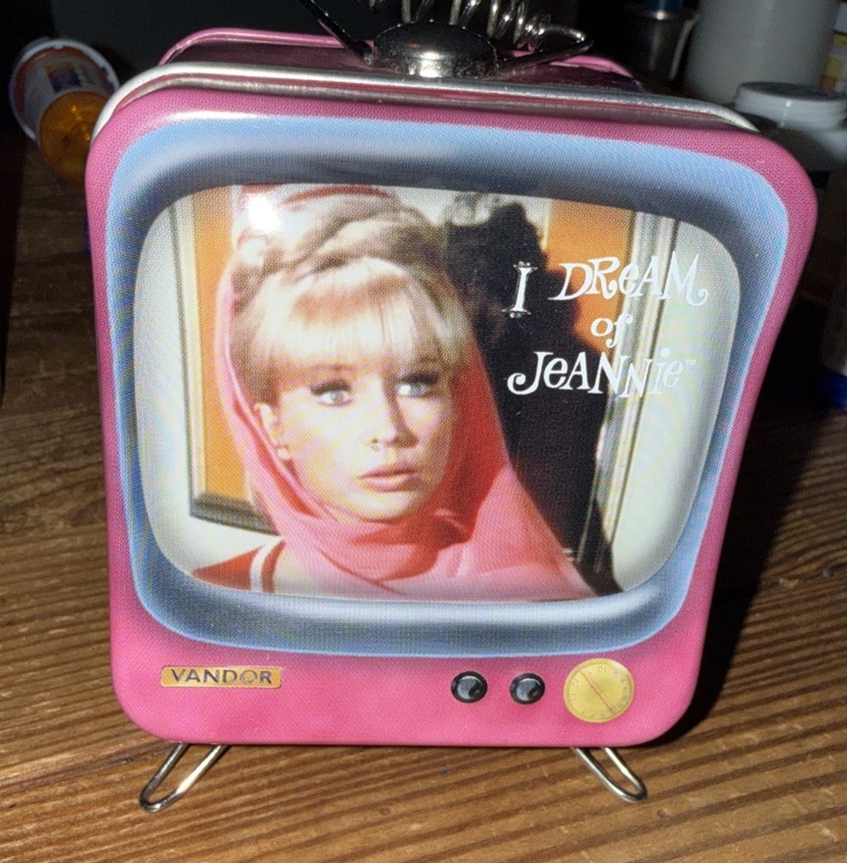 Rare Vintage 1967 Vandor I Dream Of Jeannie Retro TV Piggy Bank Metal Episode 53 Rare Vintage 1967 Vandor I Dream Of Jeannie Retro TV Piggy Bank Metal Episode 53
