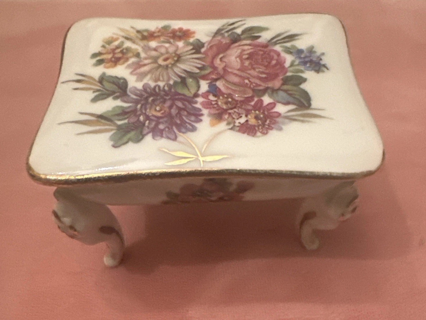 Vintage Limoges Footed Floral TRINKET BOX w/Lid, France BEAUTIFUL 💐 Vintage Limoges Footed Floral TRINKET BOX w/Lid, France BEAUTIFUL 💐