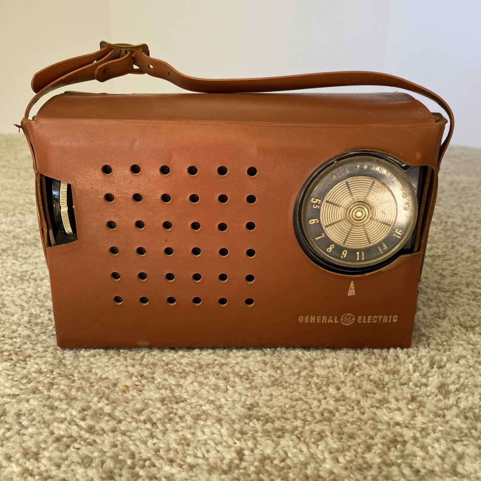 Vtg 1960\'s General Electric GE P-807J AM Transistor Radio w/ Leather Case Works