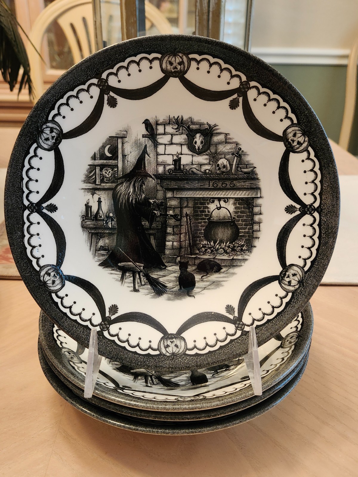 ROYAL STAFFORD WITCH CAULDRON SET OF 4 CEREAL BOWLS HAUNTED HOME HALLOWEEN NEW ROYAL STAFFORD WITCH CAULDRON SET OF 4 CEREAL BOWLS HAUNTED HOME HALLOWEEN NEW