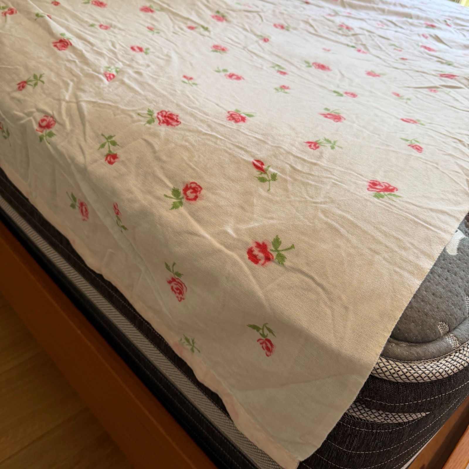 Vintage White Ditsy Floral Print Lightweight Breathable Classic Blanket - 74x80 Vintage White Ditsy Floral Print Lightweight Breathable Classic Blanket - 74x80
