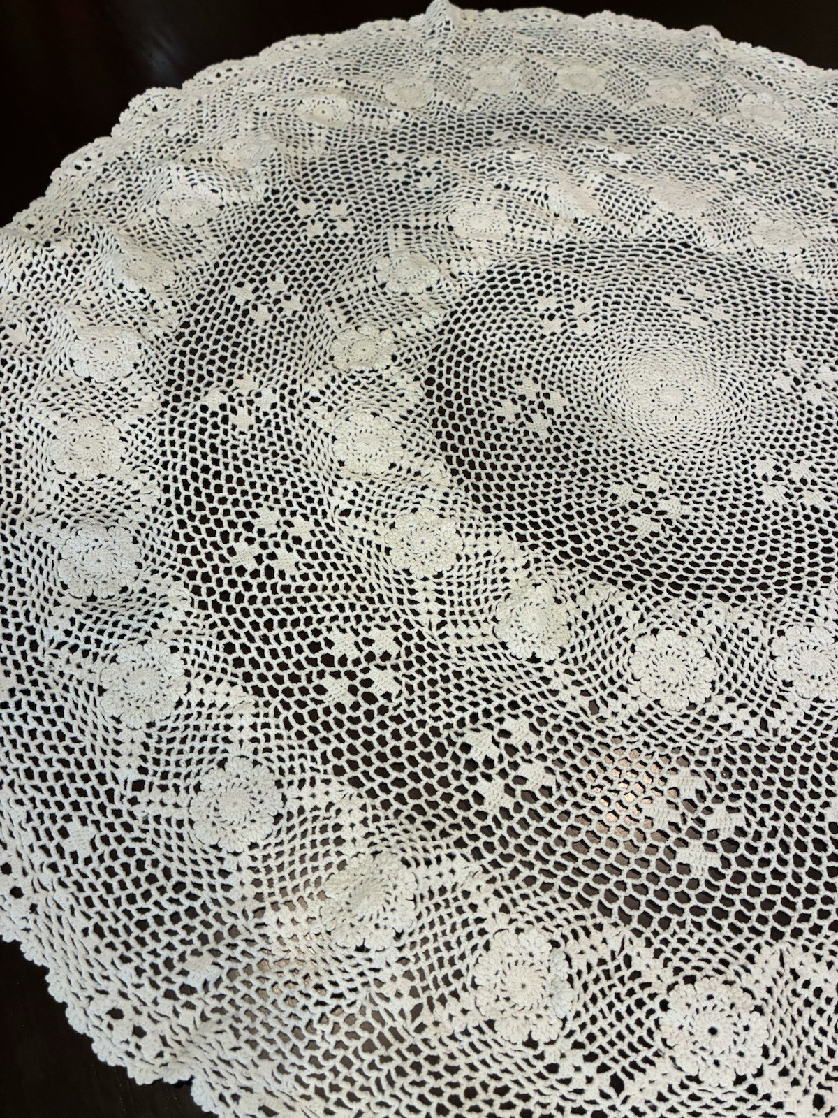 Vtg Hand Crocheted Lace Tablecloth 28