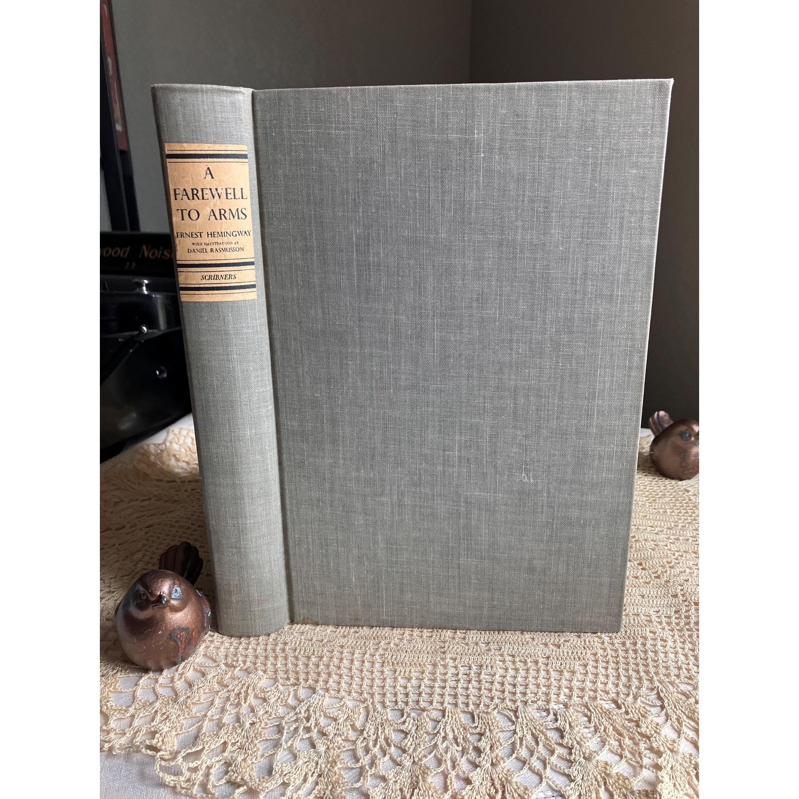 1948 A Farewell to Arms Ernest Hemingway First Illustrated Edition, Mid Century