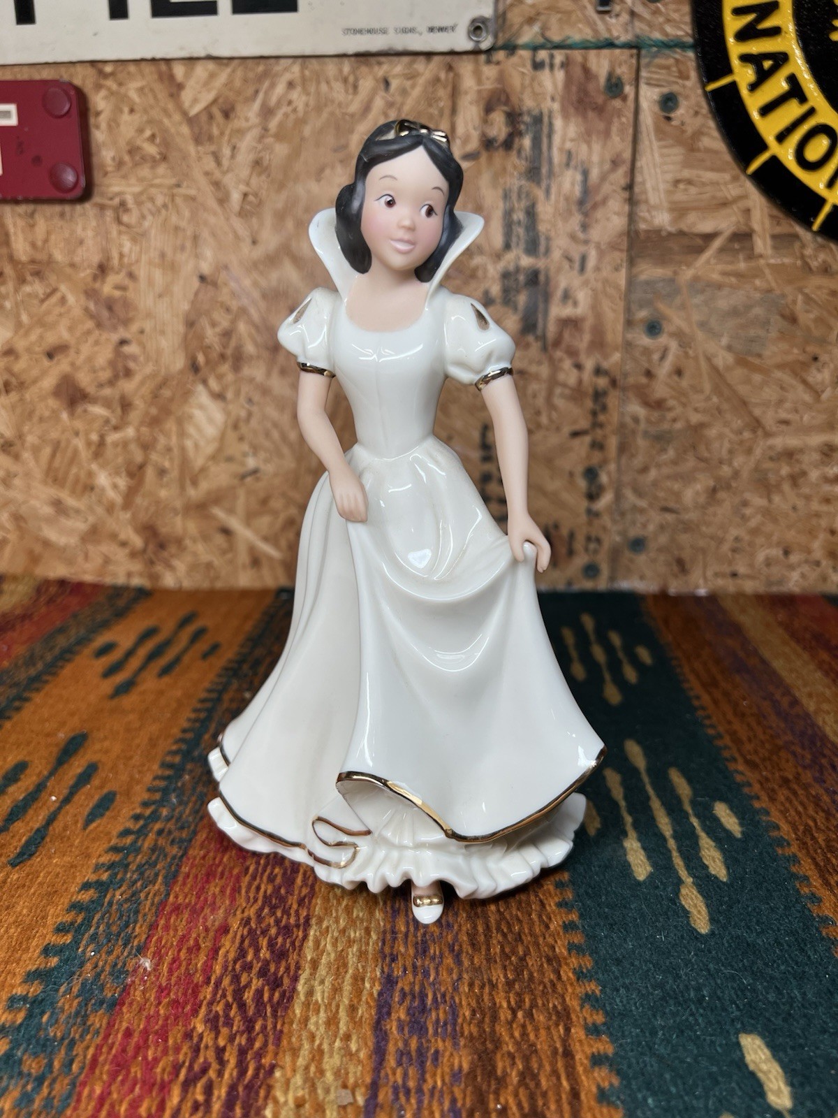 Lenox Disney Showcase Collection Snow White  Porcelain Gold Trim