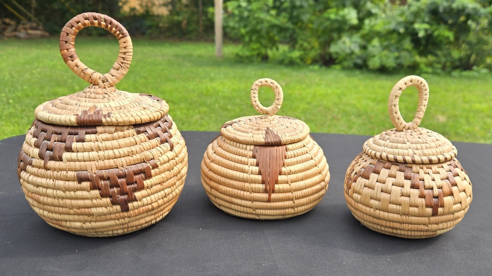 Set Of 3 African Zulu Lidded Weaved Baskets Herb Baskets 3 Sizes Unique 👀 Set Of 3 African Zulu Lidded Weaved Baskets Herb Baskets 3 Sizes Unique 👀