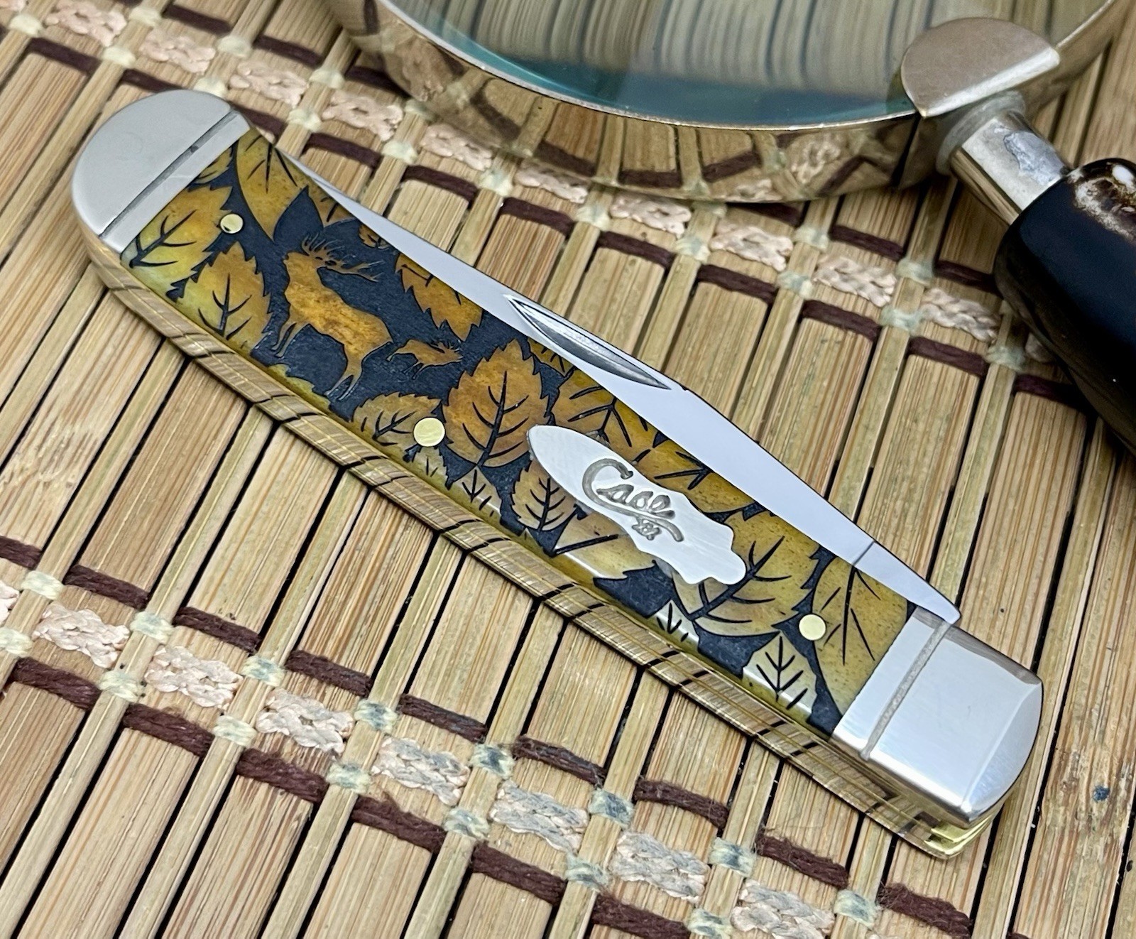 Case XX USA Smooth Antique Bone ELK Wildlife Series 1/500 Trapper Knife