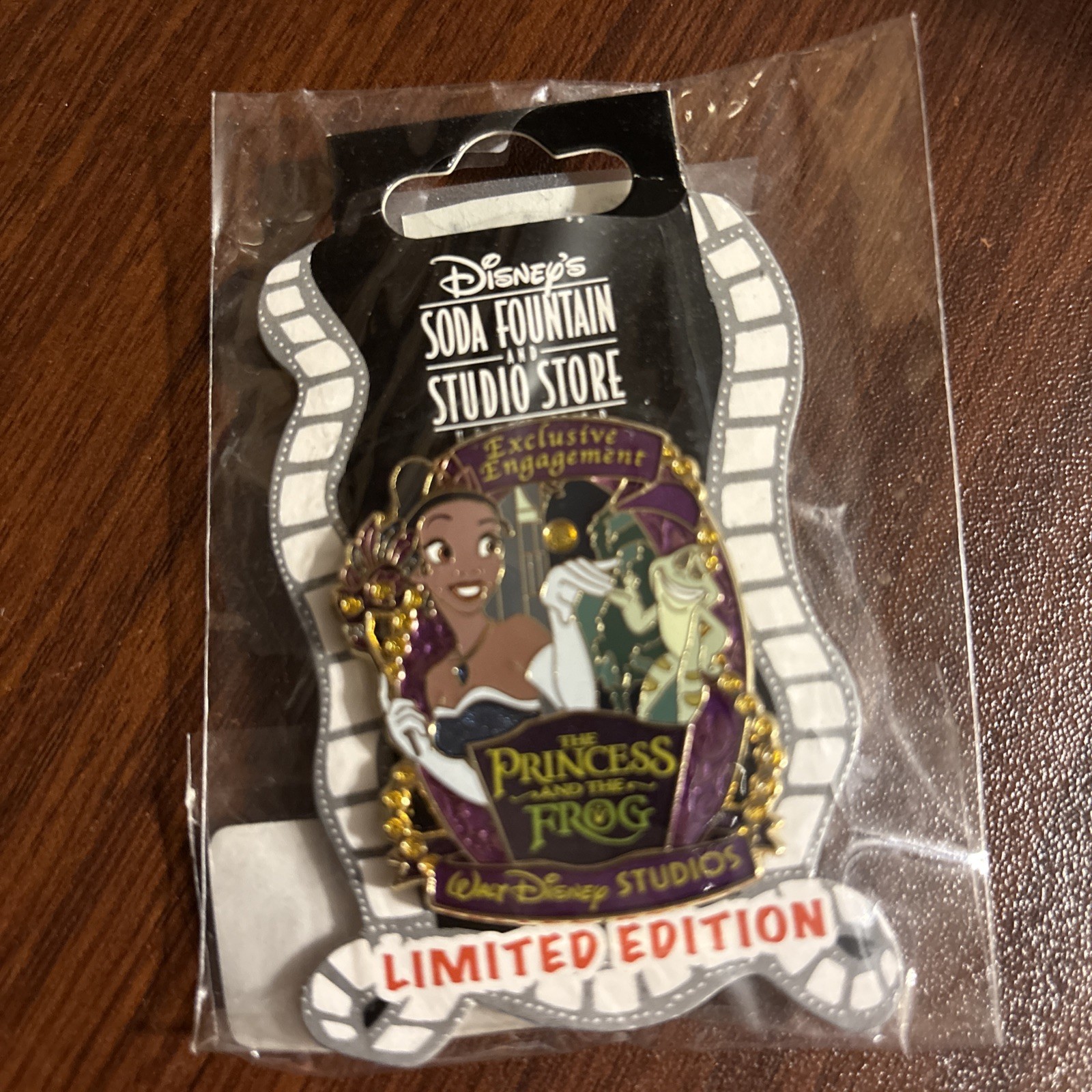 RARE Disney pin Exclusive Engagement Princess And The Frog  LE 300 Pin Tiana 