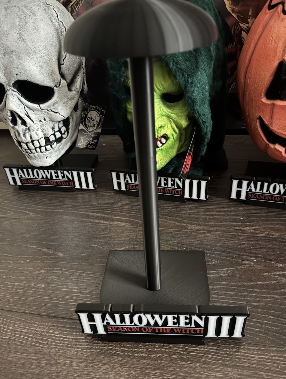 Halloween III Silver Shamrock Mask Stand – Season of the Witch Display