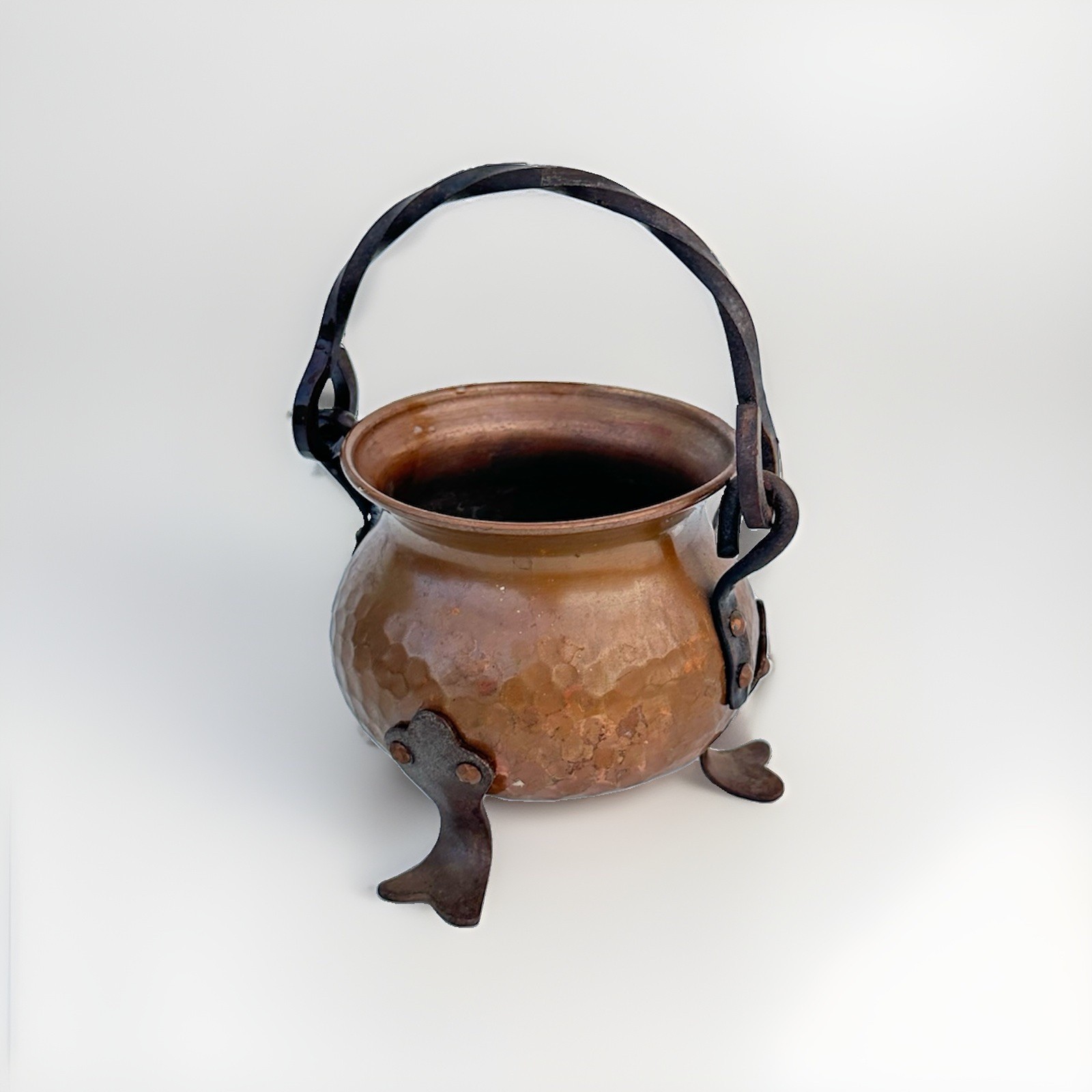 Vintage Made in Germany Hammered Copper Cauldron Pot Iron Handle Tripod Feet