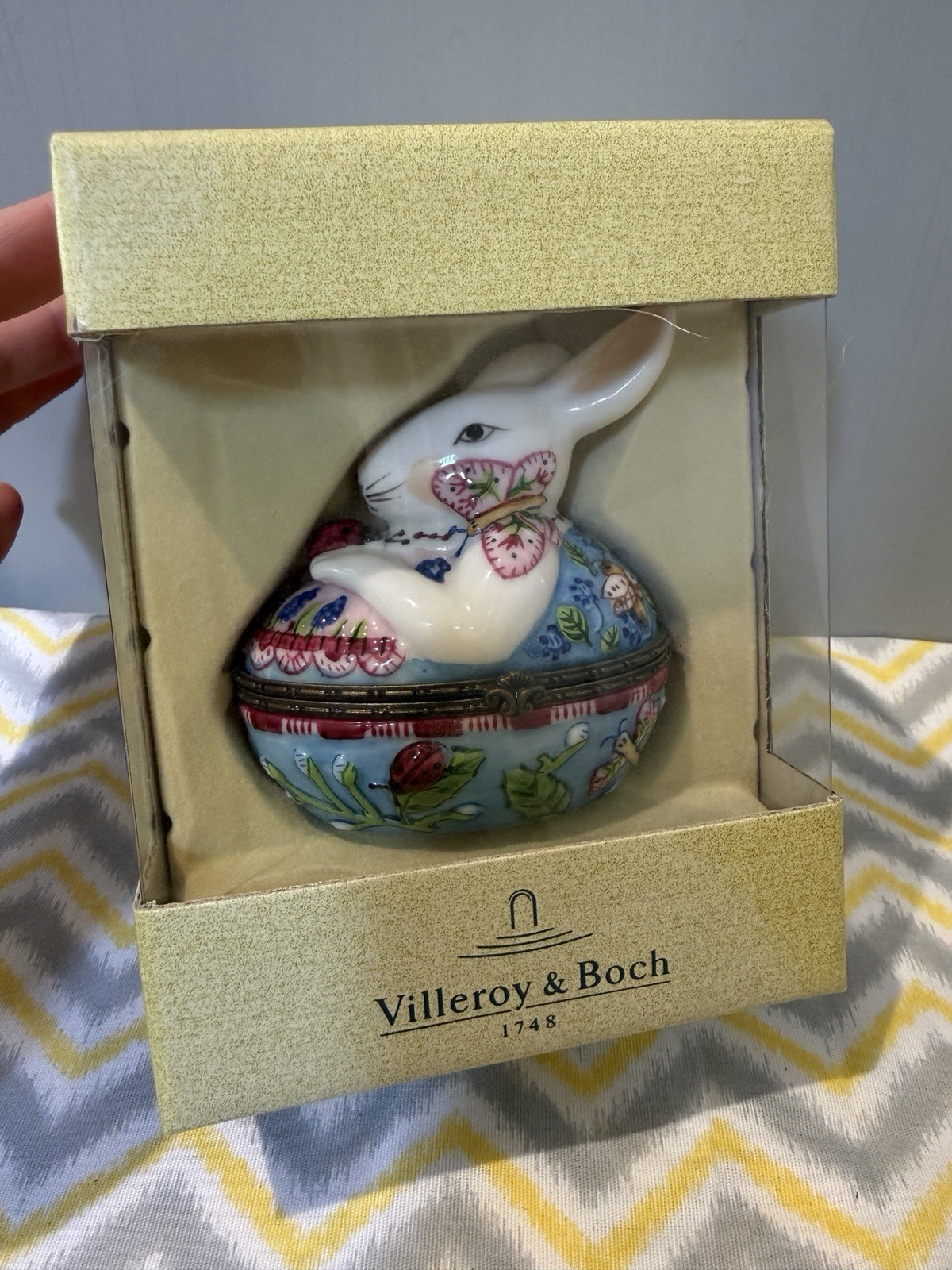Villeroy & Boch Bunny Trinket Box  Spring Treats Little Rabbit with Ladybug 1748