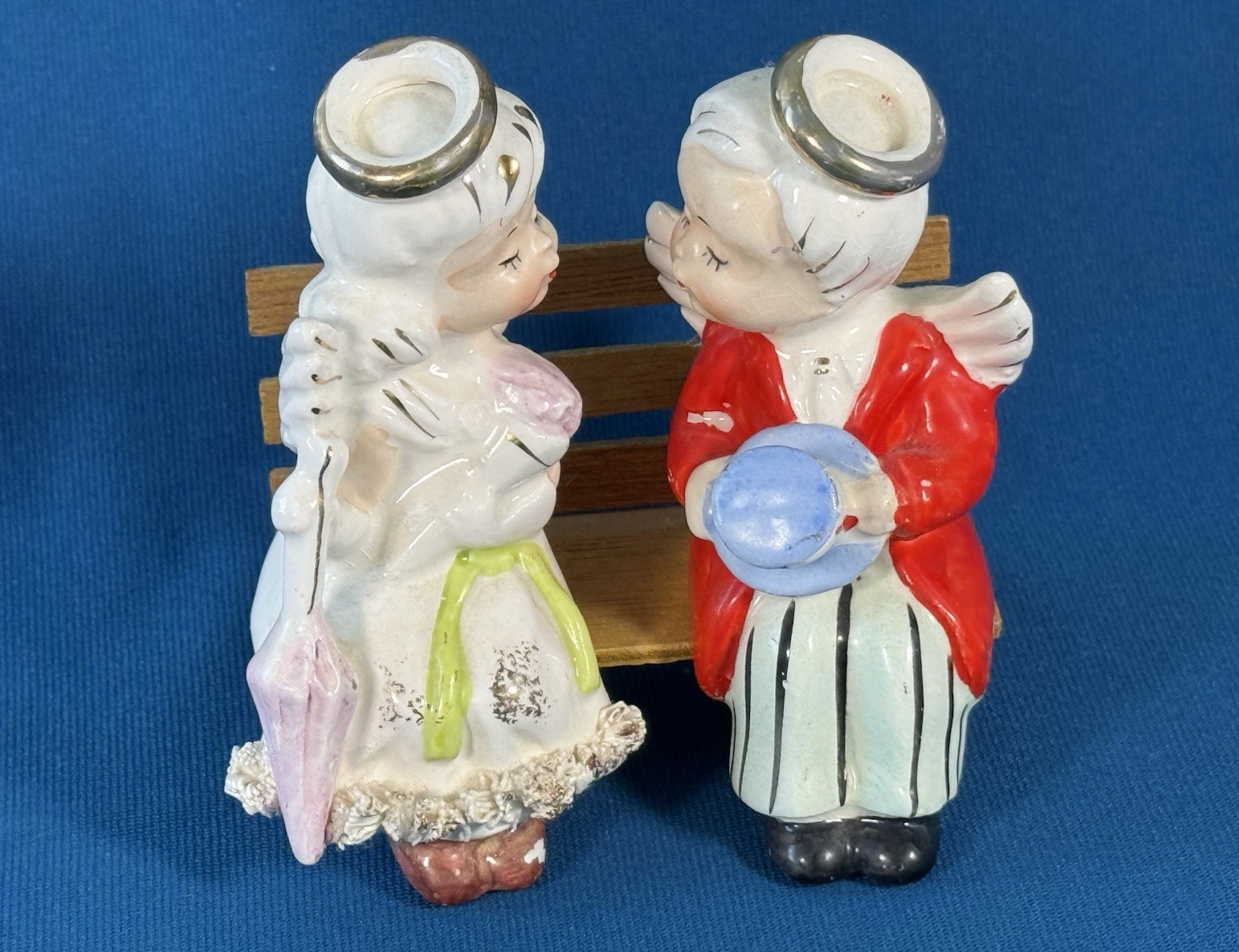 VTG Salt & Pepper Shakers Kissing Boy Girl Angels Bench Ceramic Figurine Japan