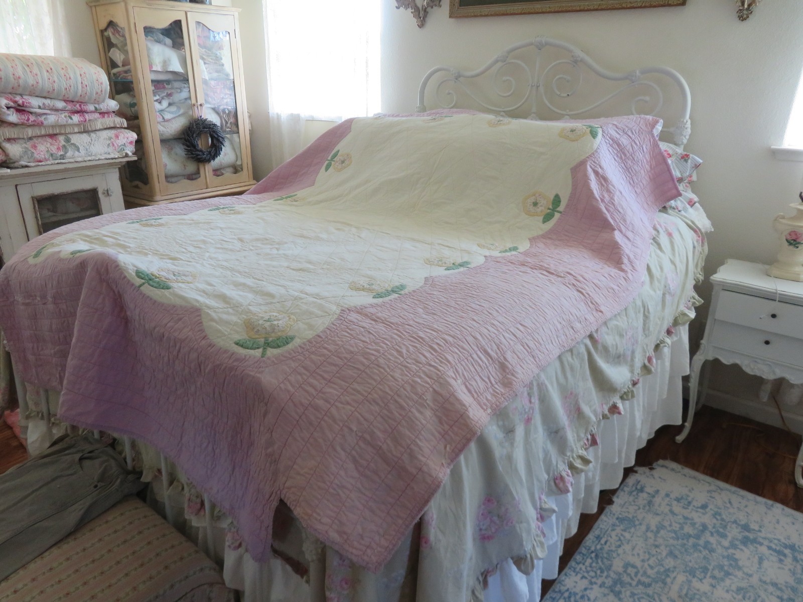 Beautiful Antique Lavender & Cream Floral Quilt Needs just a bit of TLC 90 x 70