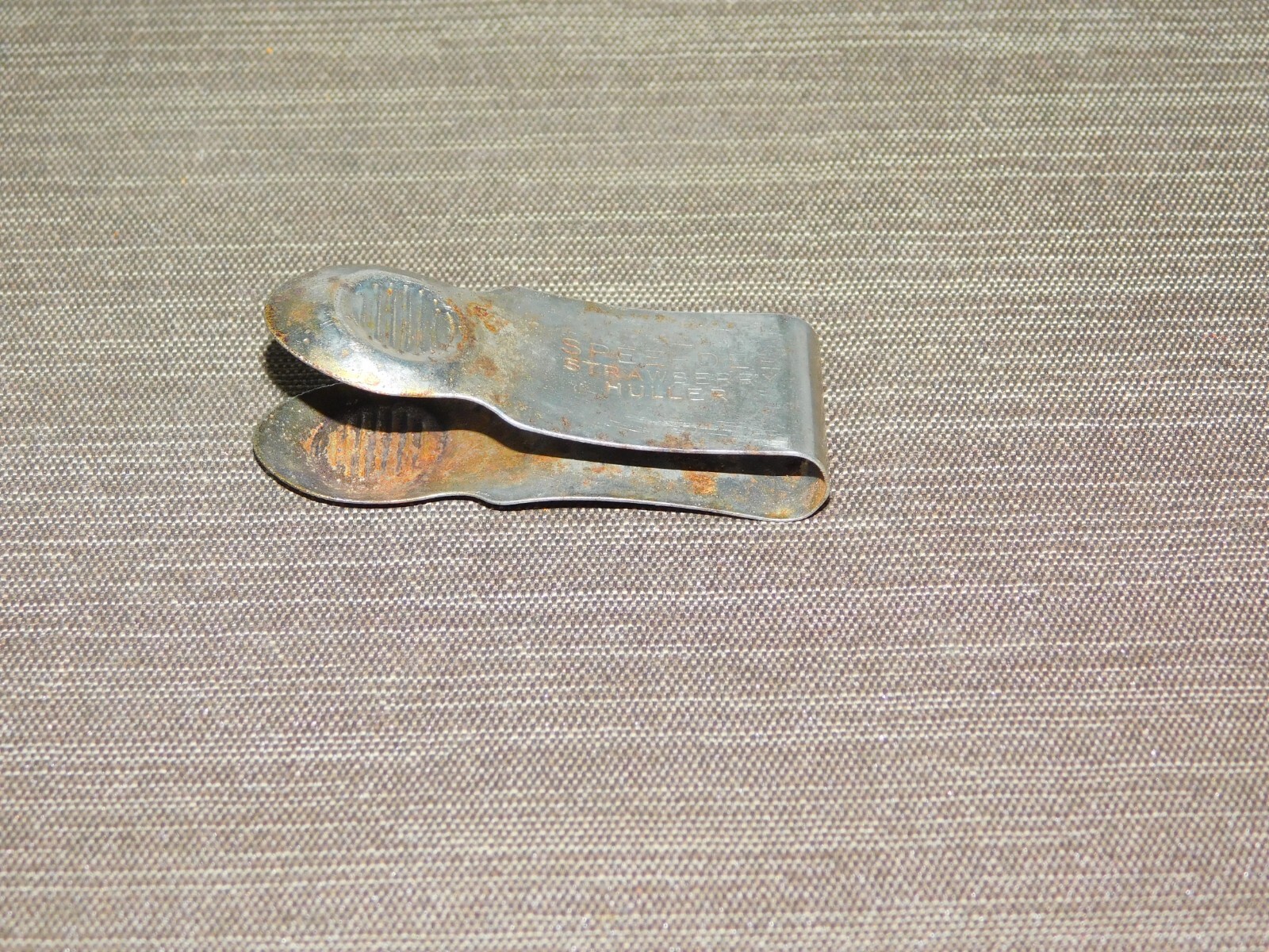 VINTAGE KITCHEN FRUIT TOOL  SPEE-DEE STRAWBERRY HULLER