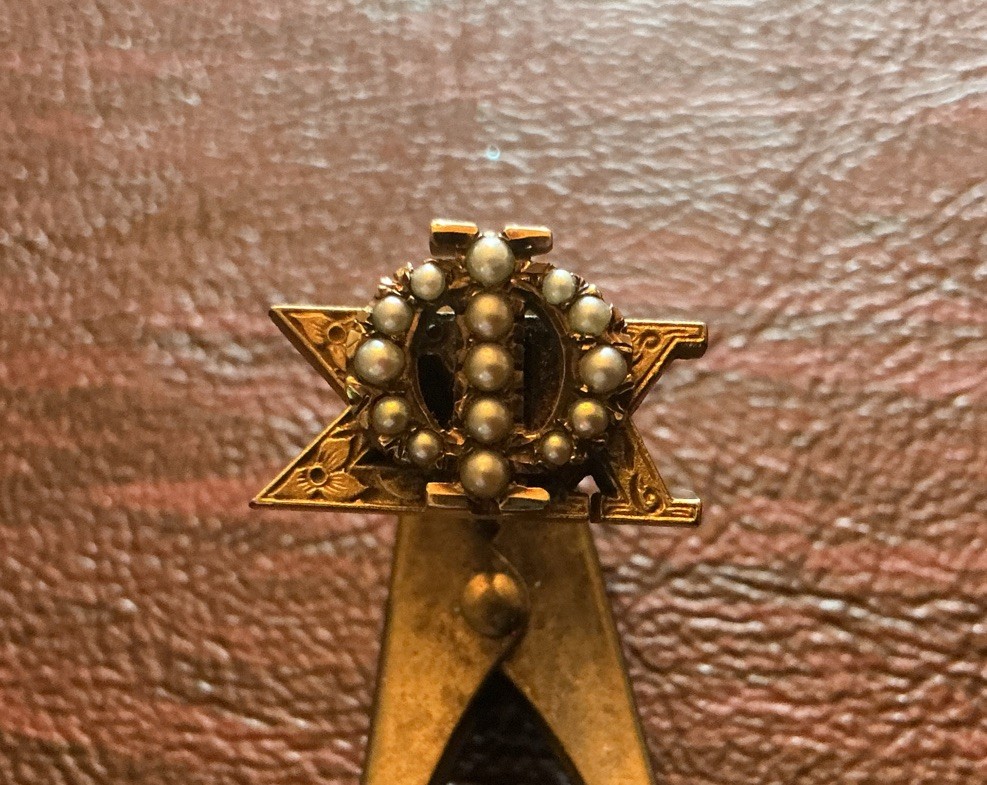 Vintage Pair of 10K Gold Phi Sigma Kappa Frat Pin Cufflinks with 15 Seed Pearls