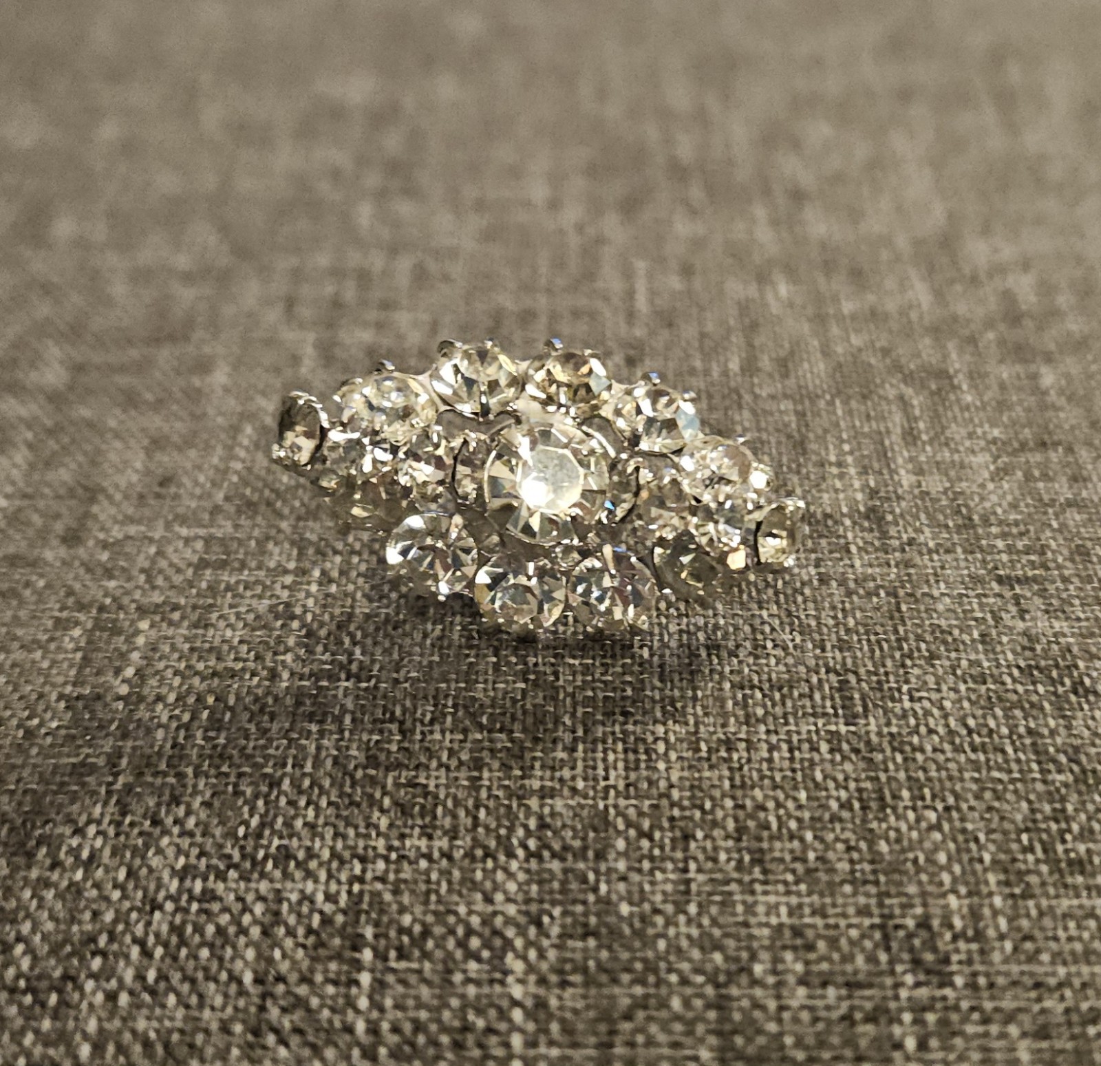 Vintage Clear Rhinestone Lapel Pin Brooch Silver Tone 3/4\ Vintage Clear Rhinestone Lapel Pin Brooch Silver Tone 3/4\
