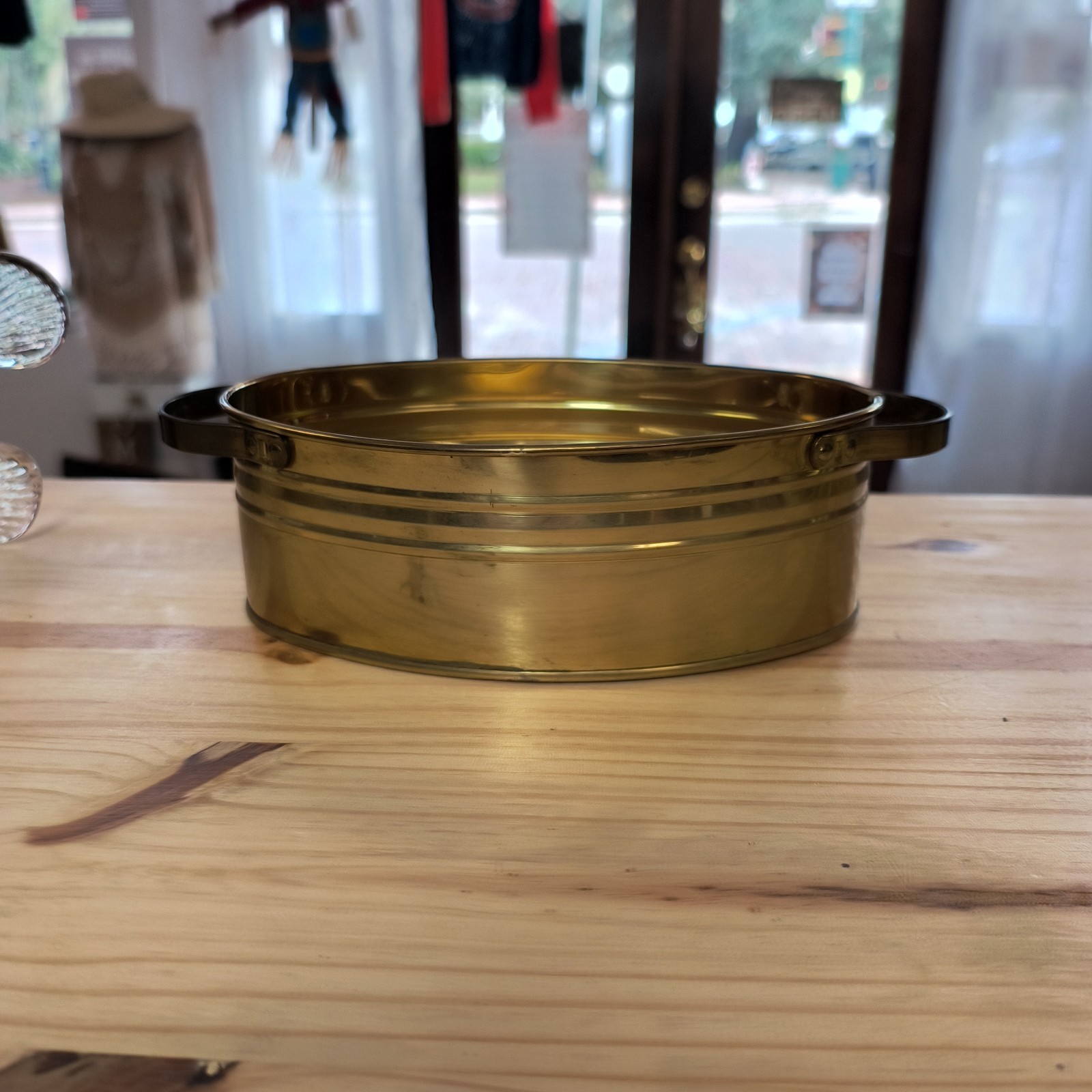 VINTAGE KITCHEN ACROSS FTDA HOLLAND 2 HANDLED BRASS PLANTER