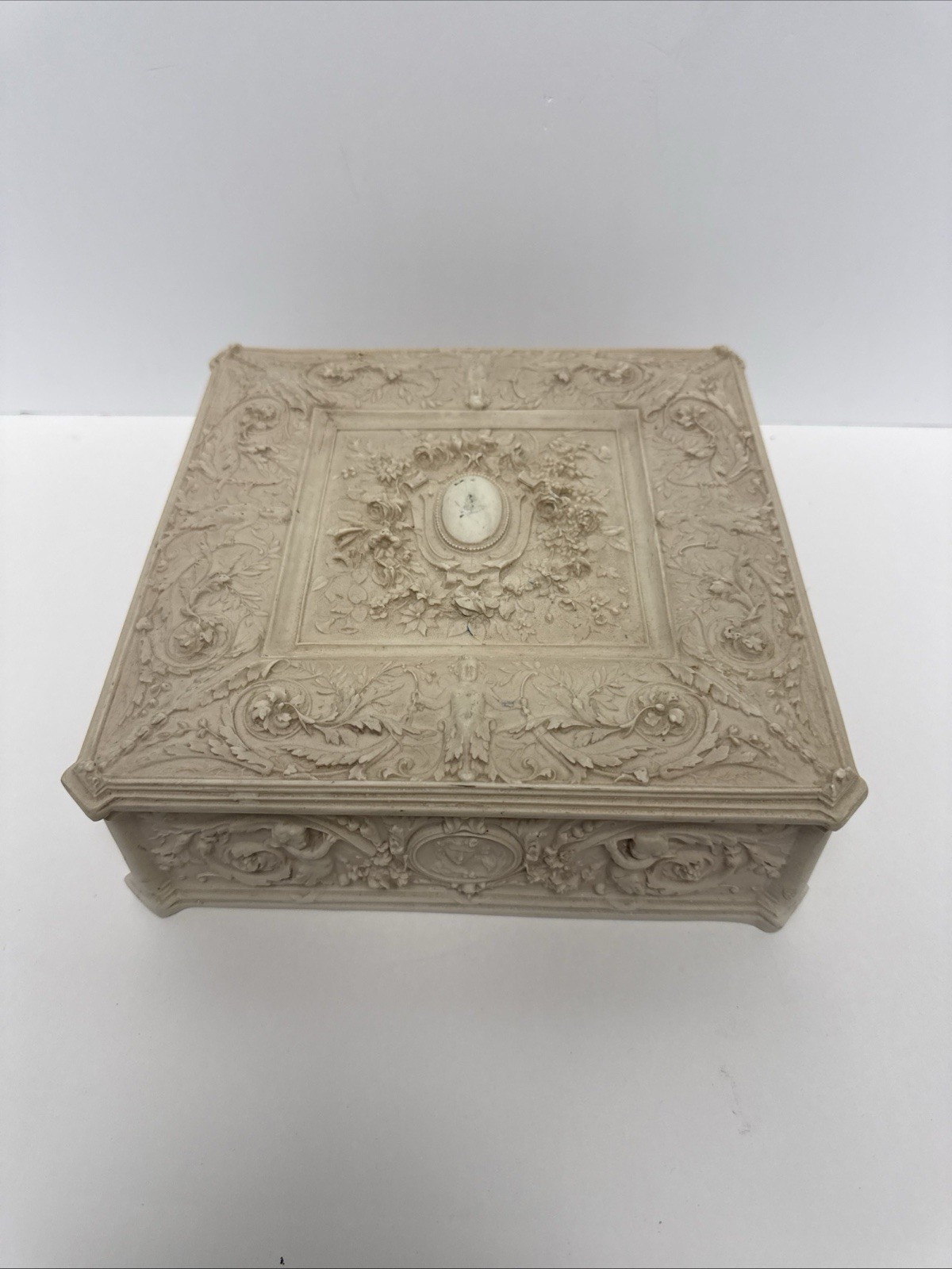 STUNNING Incolay Jewelry Box With Cherubs - \