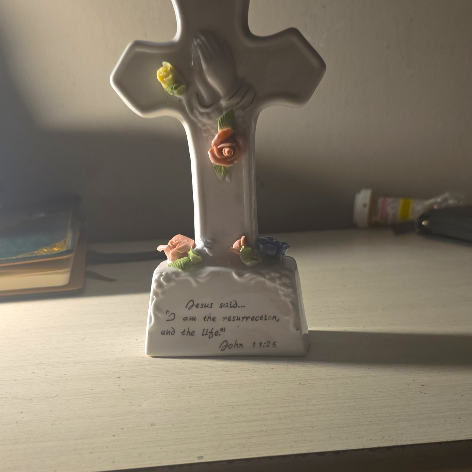 Ceramic Christian Cross Figurine Praying Hands & Flowers John 11:25